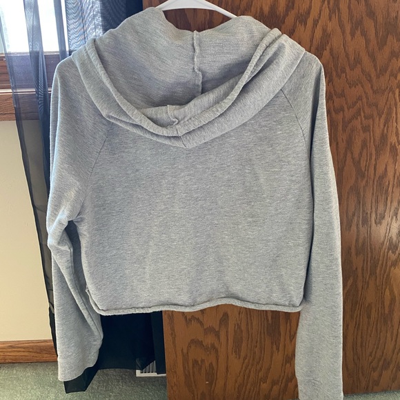 H&M Cropped Hoodie - Picture 2 of 3